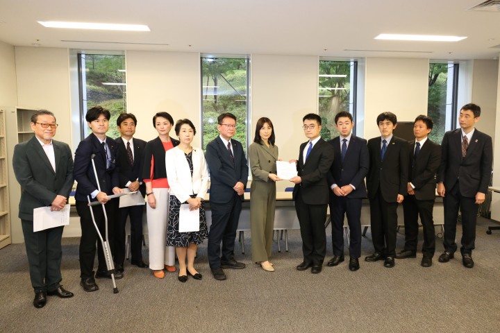 悪質ホストクラブ問題 塩村あやか 長妻昭 早稲田ゆき 吉田はるみ 山井和則 柚木道義