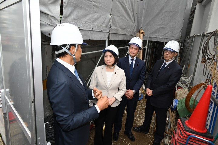 202604243党代表が共同で品川区の建設現場を視察