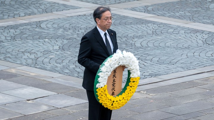 20260809長崎原爆犠牲者慰霊平和祈念式典に参加し献花する水岡代表