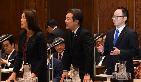 参院予算委員会 徳永エリ 森本真治 小沼巧