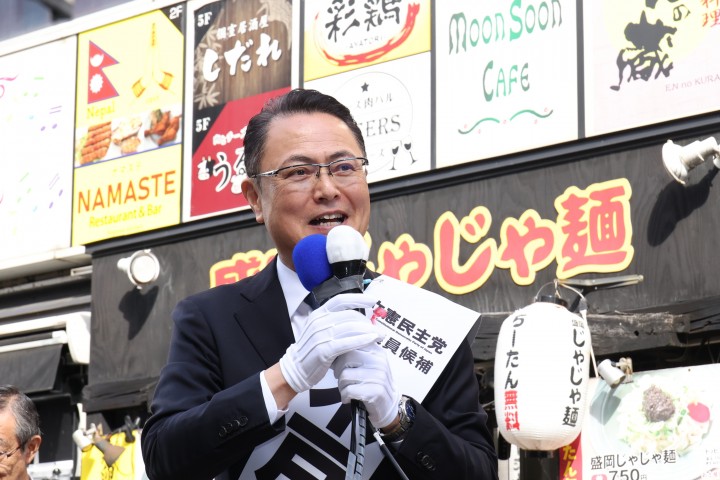 参院岩手補選の告示日に訴えるきどぐち英司候補 木戸口英司