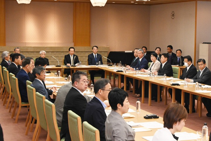 天皇の退位等に関する皇室典範特例法案に対する附帯決議に基づく政府における検討結果の報告を受けた立法府の対応に関する全体会議 野田佳彦 馬淵澄夫 田名部匡代