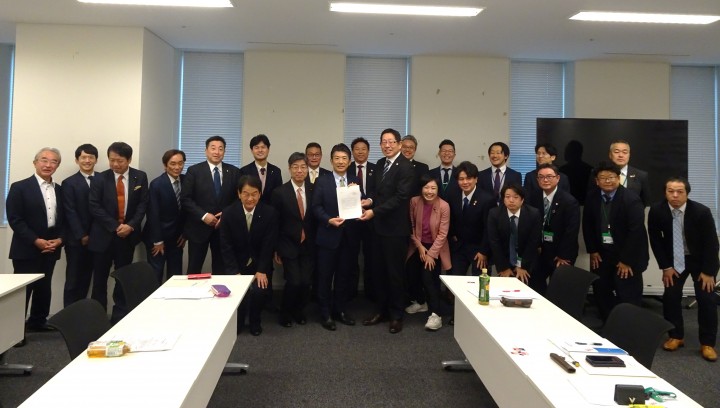 JEC連合より、「産業政策・税制改正要望に関する要請」を受け、意見交換 重徳和彦 大島敦 荒井優 池田真紀 岡田克也 落合貴之 近藤昭一 辻英之 馬場雄基 平岡秀夫 松木けんこう 松田功 山岡達丸 山崎誠 山花郁夫 柚木道義 古賀之士 高木真理 牧山ひろえ 村田享子