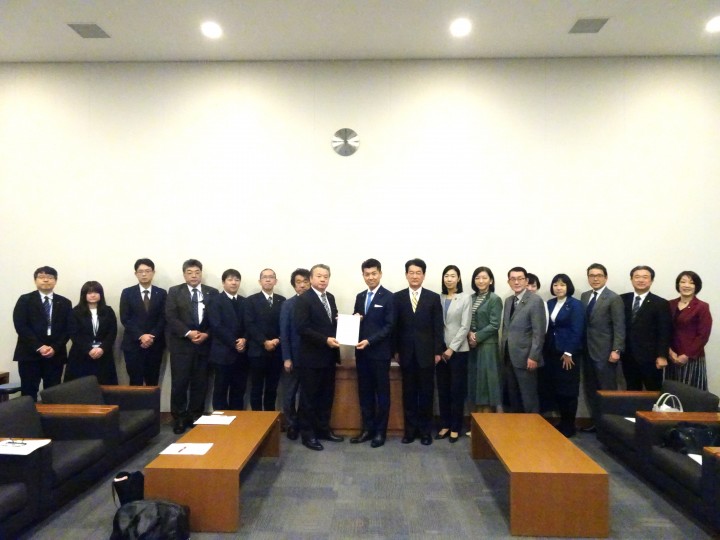 国公関連労働組合連合会(国公連合) 泉健太 大島敦 おおつき紅葉 金子恵美 小沼巧 岸真紀子 古賀千景 古賀之士 柴愼一 野田国義 牧山ひろえ 森本真治