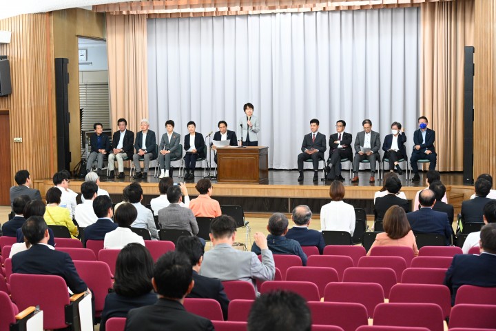 両院議員総会 吉川沙織 泉健太