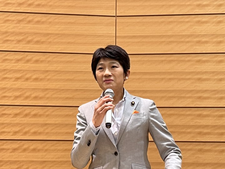 西村智奈美