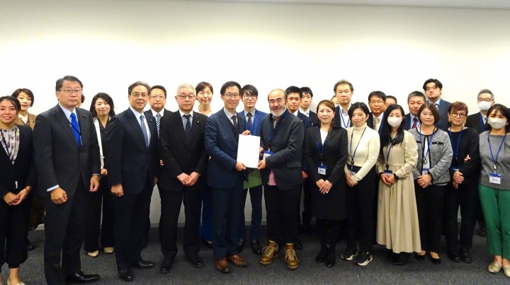 日本私立学校教職員組合より「ゆたかな私学教育を求める私学助成に関する要請」を受け、意見交換 牧義夫 小山展弘 安藤じゅん子 五十嵐えり 竹内千春 眞野哲 柳沢剛 山花郁夫 川田龍平 古賀千景 水岡俊一 水野素子