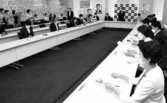 泉「次の内閣」閣議の模様(会期中は毎週木曜日に開催)