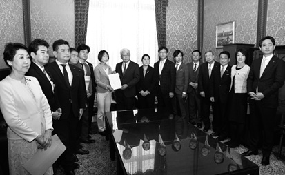 2023.3.29 学校給食無償化法案を衆議院に提出