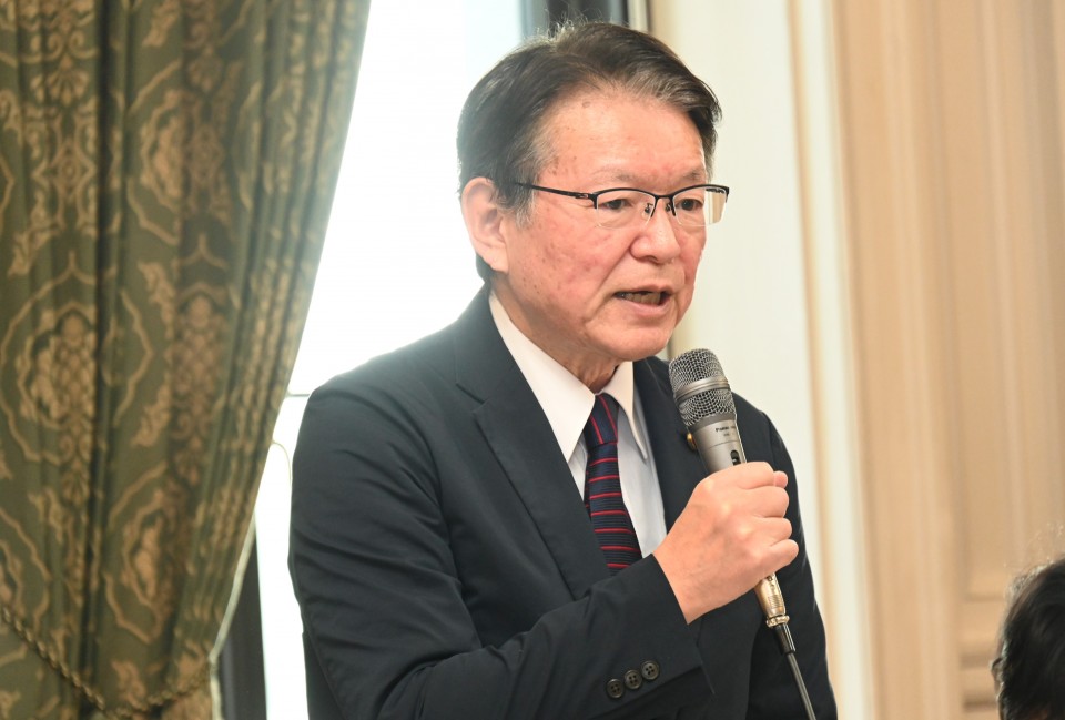 長妻昭