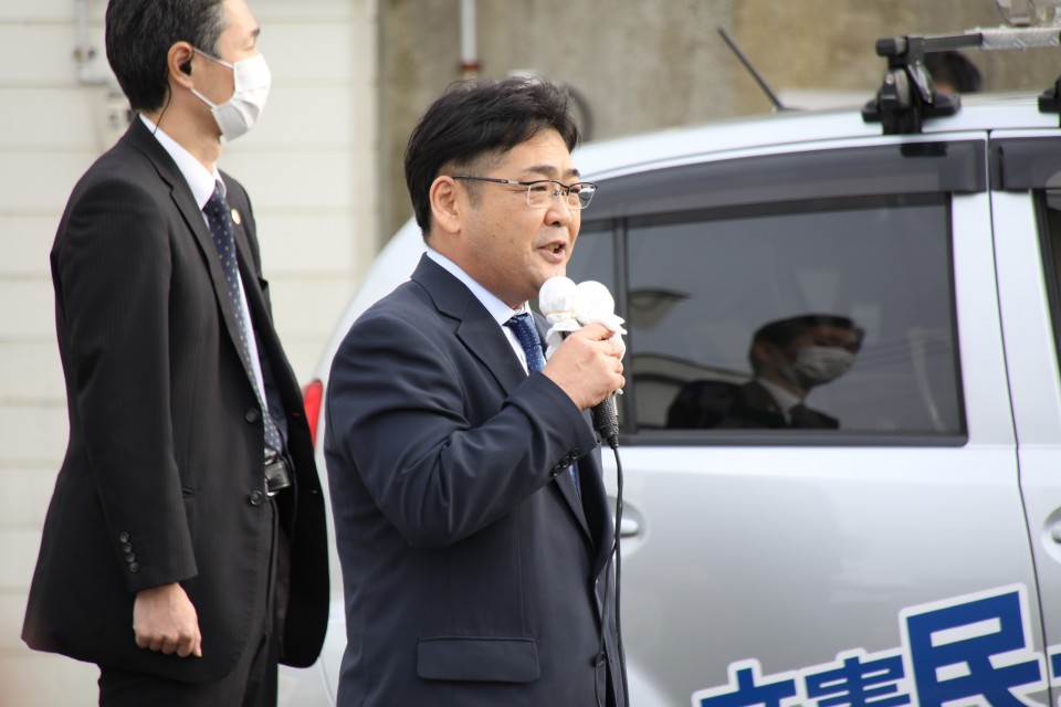 街頭演説をする壬生北海道議 20201101_133726_03_rsz.JPG