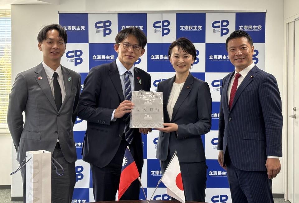 お土産を交換しました お土産交換の様子.jpg