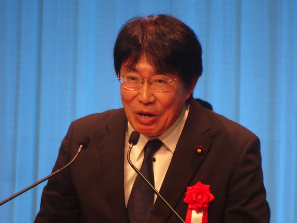 新しく組織内議員として活動を始めたことへの自己紹介と小沢雅仁議員再選へ全力支援の意気込みを述べる西川厚志衆院議員 DSC00035.JPG