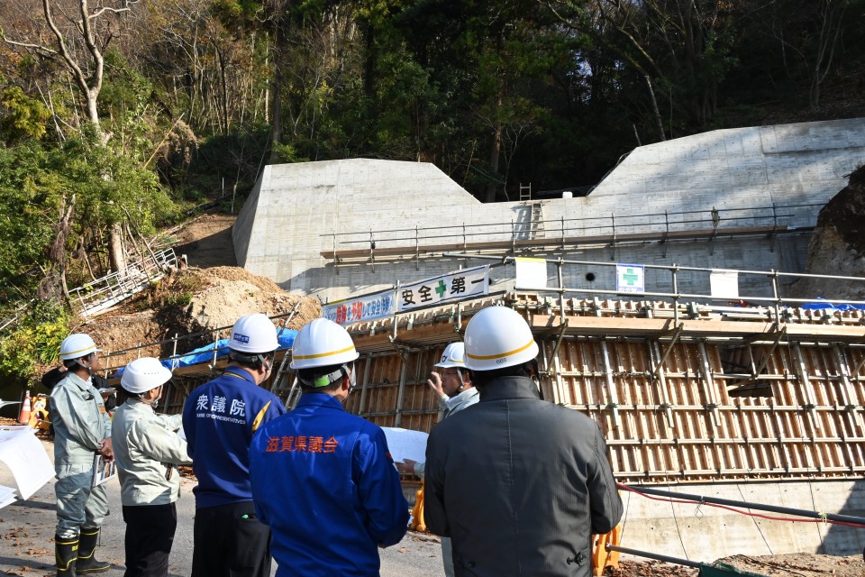 伊吹山の土砂災害復旧工事現場を視察する野田代表