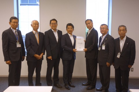 重徳政調会長、地方六団体からガソリン暫定税率廃止に関する緊急提言を受け、意見交換