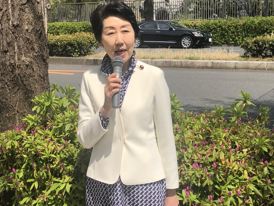 国会前アクション 早稲田議員.jpg