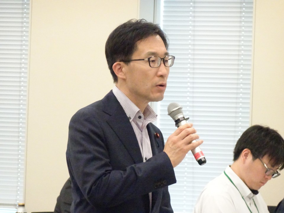 林野庁への交渉にて、森林整備の促進や、労働者の確保・処遇改善、予算確保等の必要性を述べる小山展弘衆院議員 DSC05635.JPG
