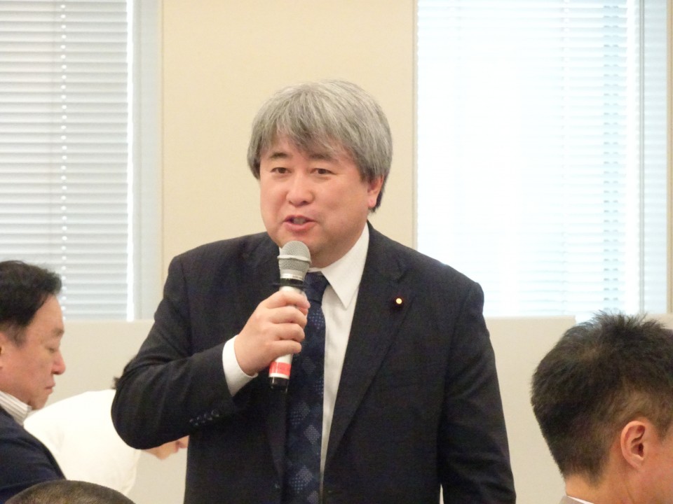 厚生労働省への交渉に同席し、一日も早い現場の声の事業への繁栄を申し入れる神谷裕衆院議員 DSC05619.JPG