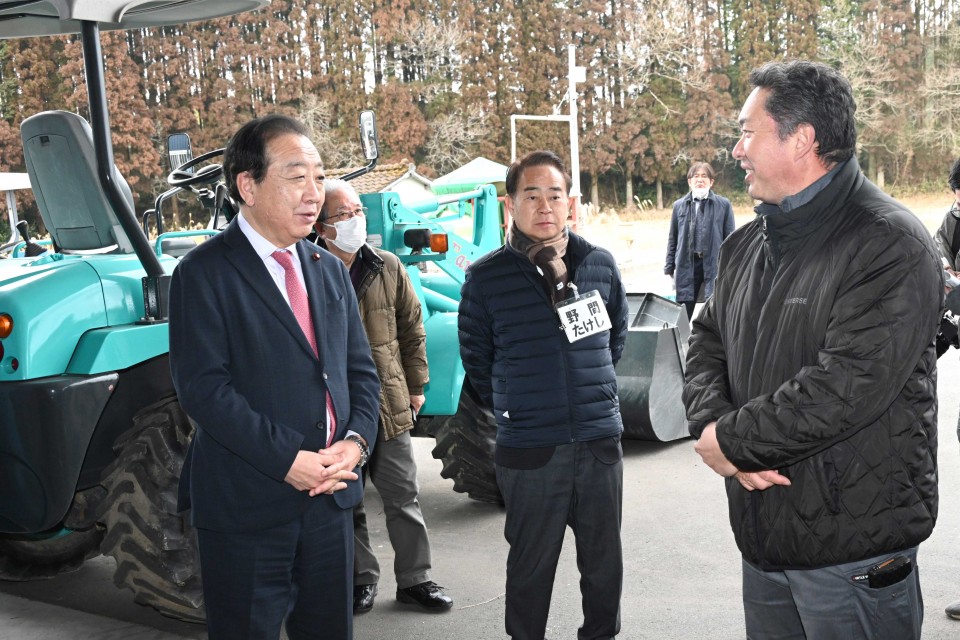 農業法人ファームK代表の亀割さんと真ん中は野間健衆院議員 20250223_155400-.jpg