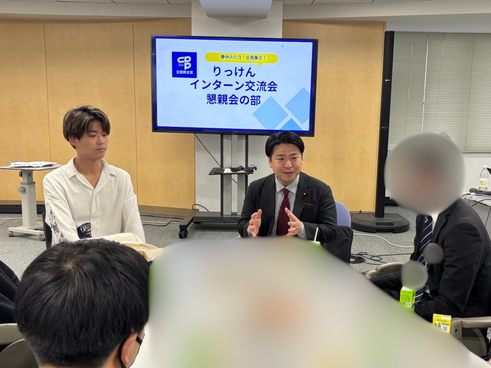 伊藤俊輔青年局長(中央) 伊藤局長(正).jpg