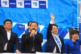 街頭演説を行う野田代表、橋口れい総支部長
