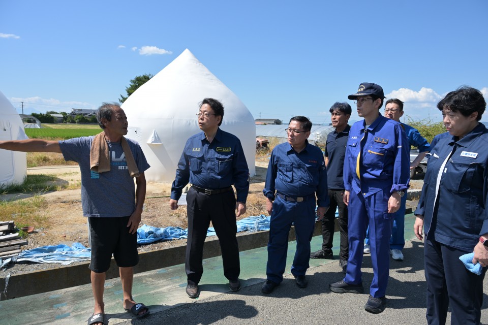 氷川町・被災農家(インスタントハウス居住状況)の視察