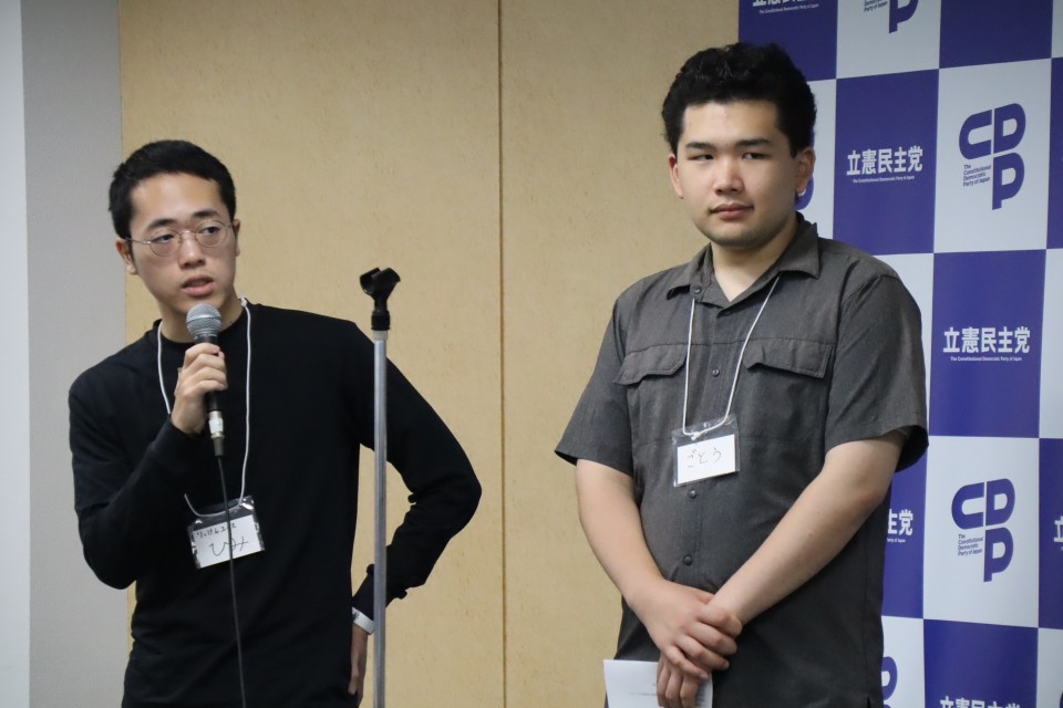 りっけんユースの活動紹介を行うりっけんユース氷見輝裕副代表(左)とりっけんユース後藤道行代表(右) 20260913りっけんユース夏企画「理想のまちづくり」の様子