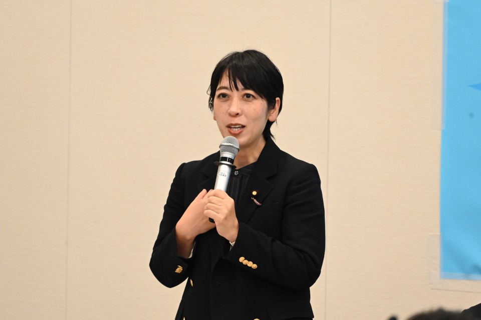 山内佳菜子青年局長、サンナ・マリン元フィンランド首相と若者の政治参加を議論