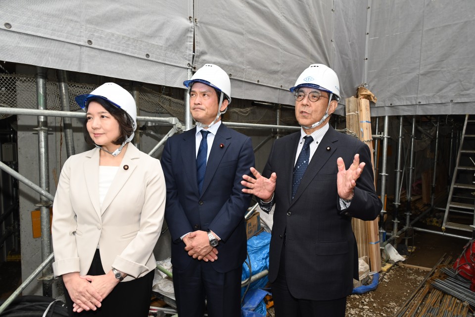 202604243党代表が共同で品川区の建設現場を視察