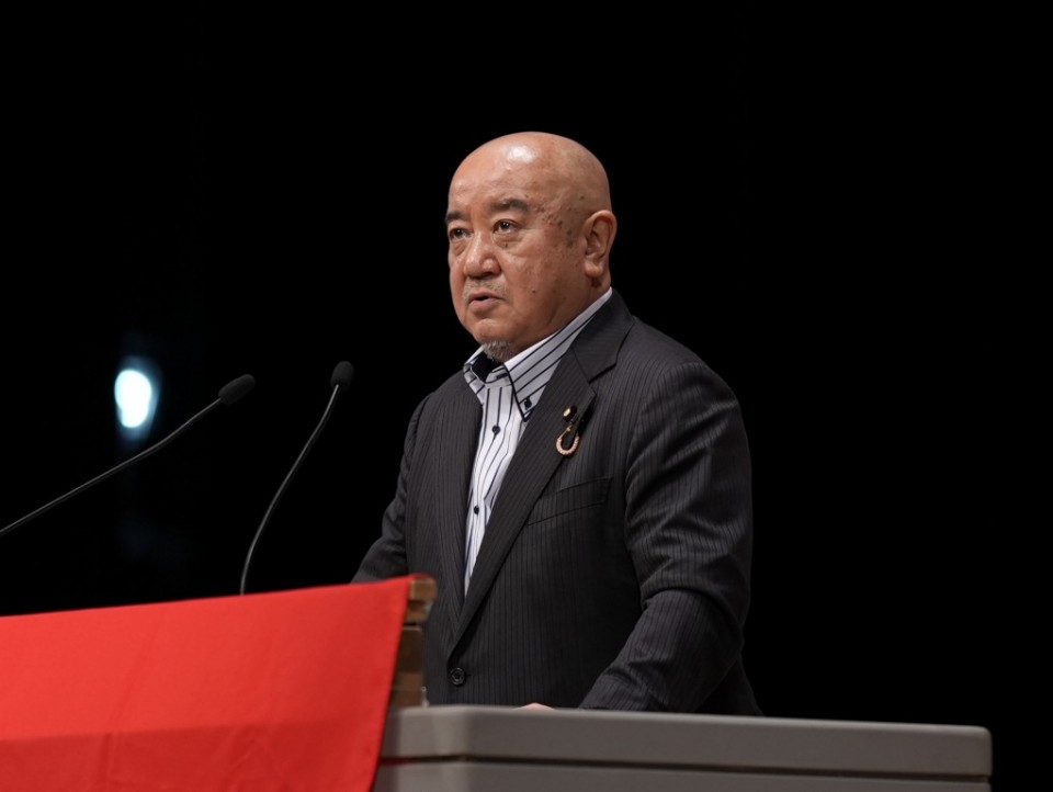 大会二日目に、次期参議院選挙への意気込みを述べる鬼木誠参院議員 大会二日目に、次期参議院選挙への意気込みを述べる鬼木誠参院議員