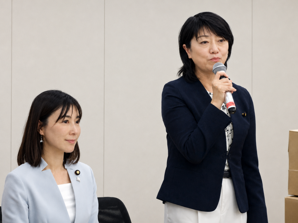 20260622共同提出の集いには塩村あやか議員(写真左)と三上えり議員(写真右)が参加