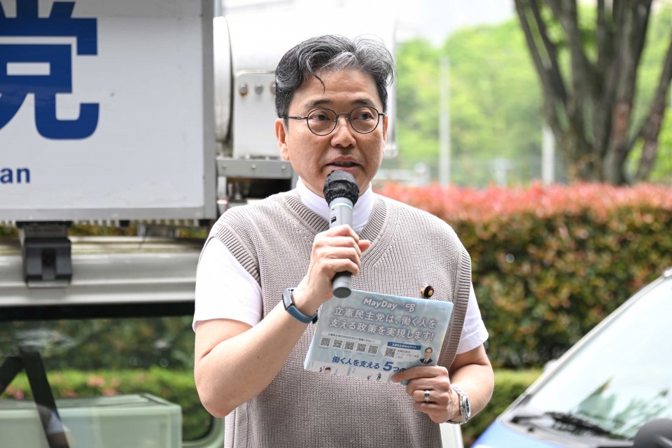 演説する柴参議院議員