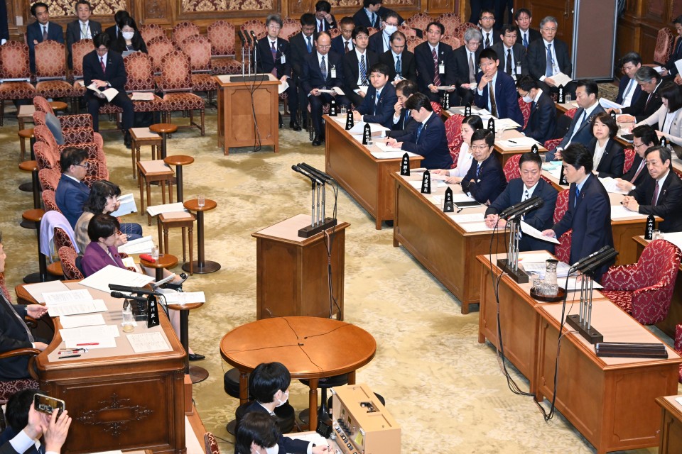 20260406【参院予算委】小西議員