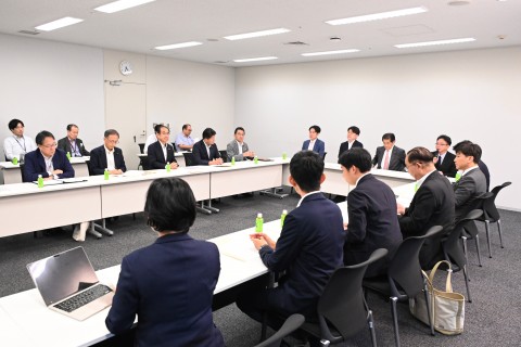20260924　選挙運動に関する各党協議会に出席する熊谷裕人参院議員