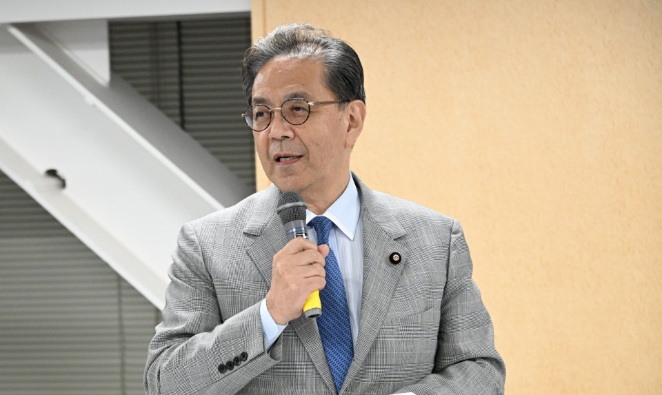 開講のあいさつに立った水岡俊一代表