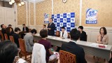 20261009参院議員総会であいさつする水岡俊一代表（中央）
