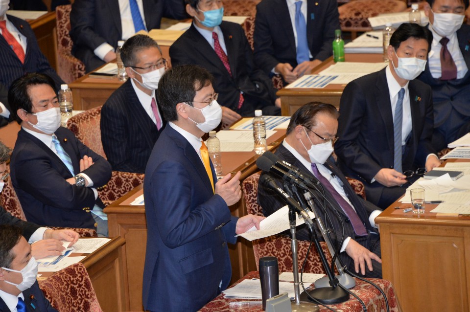 0218 衆予算城井議員2.JPG