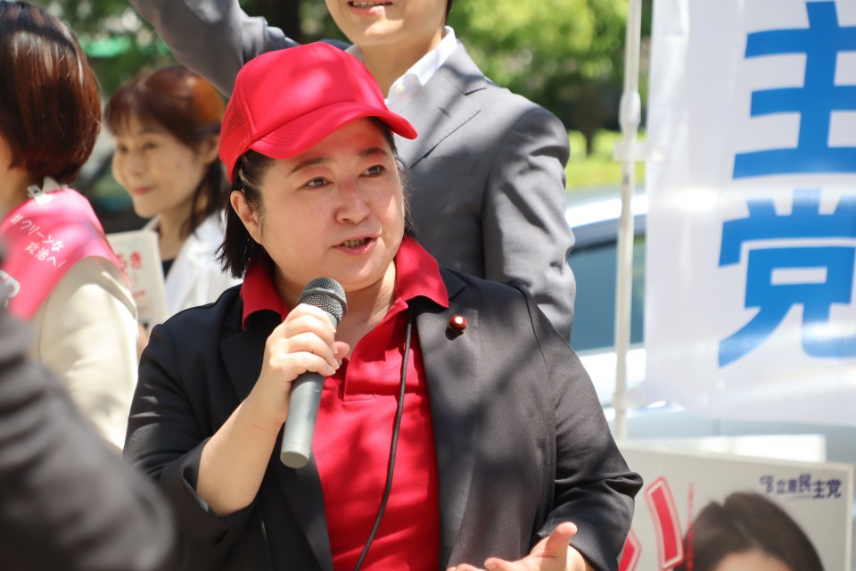 小宮山泰子