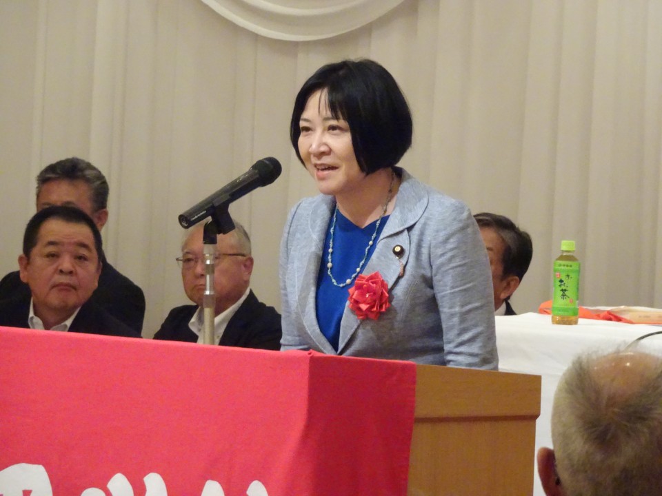 岸真紀子