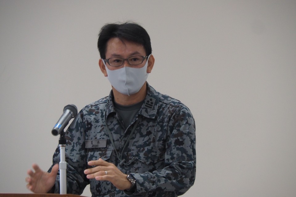質疑応答に答える荒木横田基地司令 ★荒木・横田基地司令16010101 090000_39.JPG