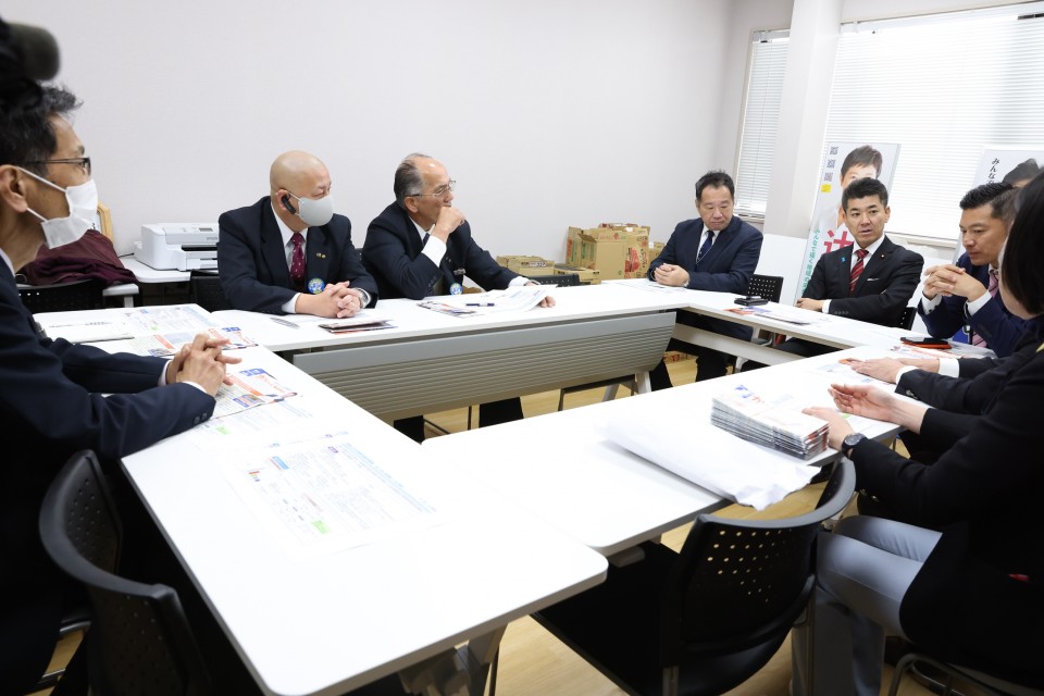 バスやタクシーを運行する五島自動車との意見交換 泉健太 山田勝彦 末次精一