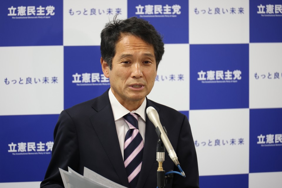 「これとて誇れる数字ではないが…」とわが党の女性比率を説明する大串選対委員長 大串博志
