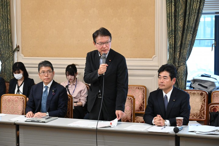 長妻昭　山井和則
