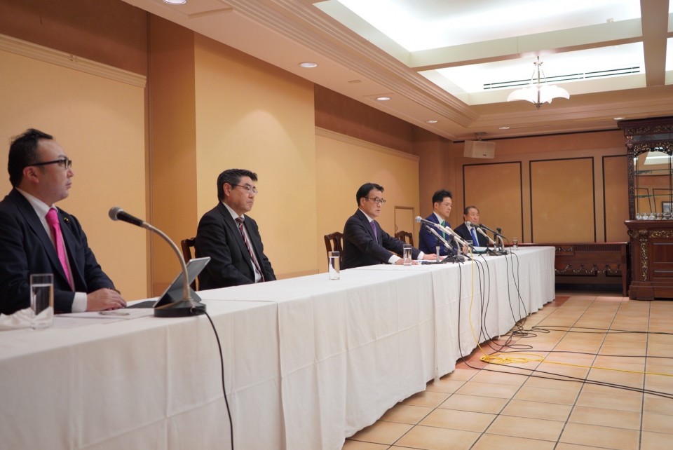 20230223岡田幹事長 秋田県 会見.jpg