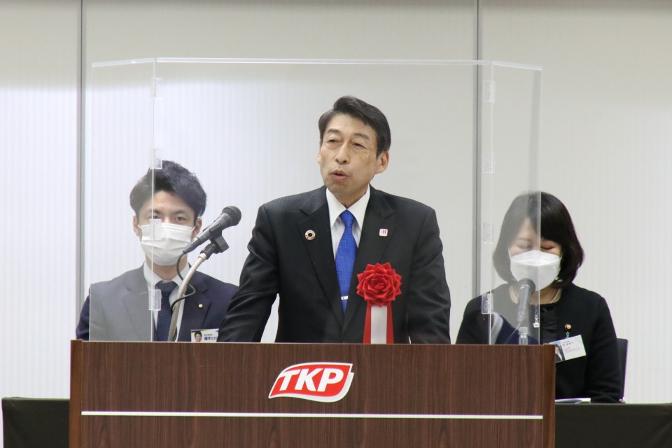 あいさつする服部誠太郎福岡県知事 あいさつする服部誠太郎福岡県知事