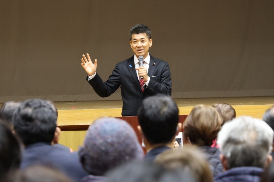 集会で支援を訴える泉代表 泉健太