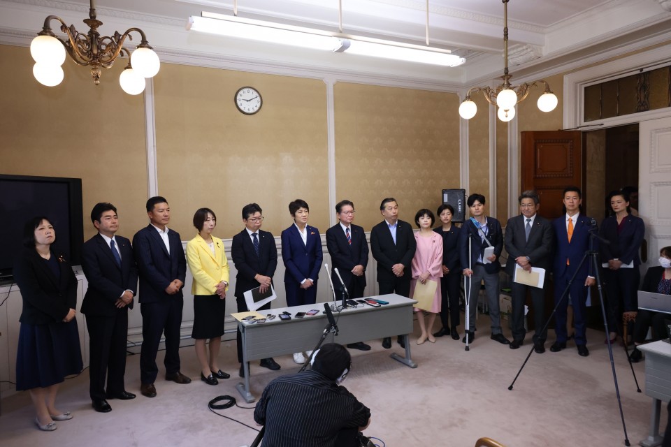 西村智奈美 長妻昭 石橋通宏 菊田真紀子 山田勝彦 山井和則 岸真紀子 打越さく良 早稲田ゆき 柚木道義 牧山ひろえ 吉田はるみ 井坂信彦 杉尾秀哉 石垣のりこ