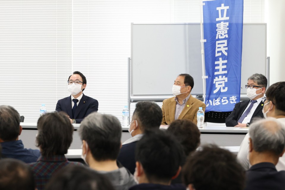 左から、小沼参院議員、郡司元参院副議長、関・中央地協議長 20230312_104716_02_rez.JPG