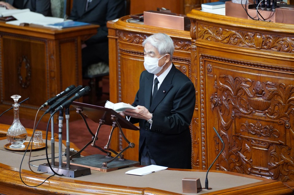 追悼演説をする尾辻󠄀議員 20210519 100524.JPG