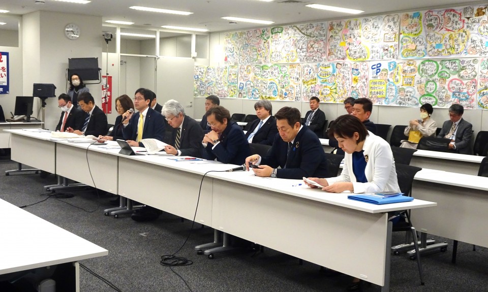 逢坂誠二　徳永エリ　神谷裕　城井崇　松木けんこう　森山浩行　屋良朝博　小沼巧　古賀之士　野田国義　牧山ひろえ　水野素子　森本真治